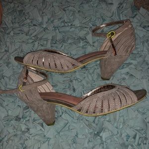 Seychelles Heritage gray pump